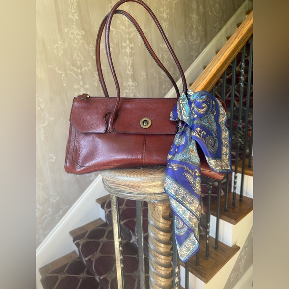 PELLE STUDIO ladies, genuine, leather tote, burgundy color, very good condition - Picture 2 of 16